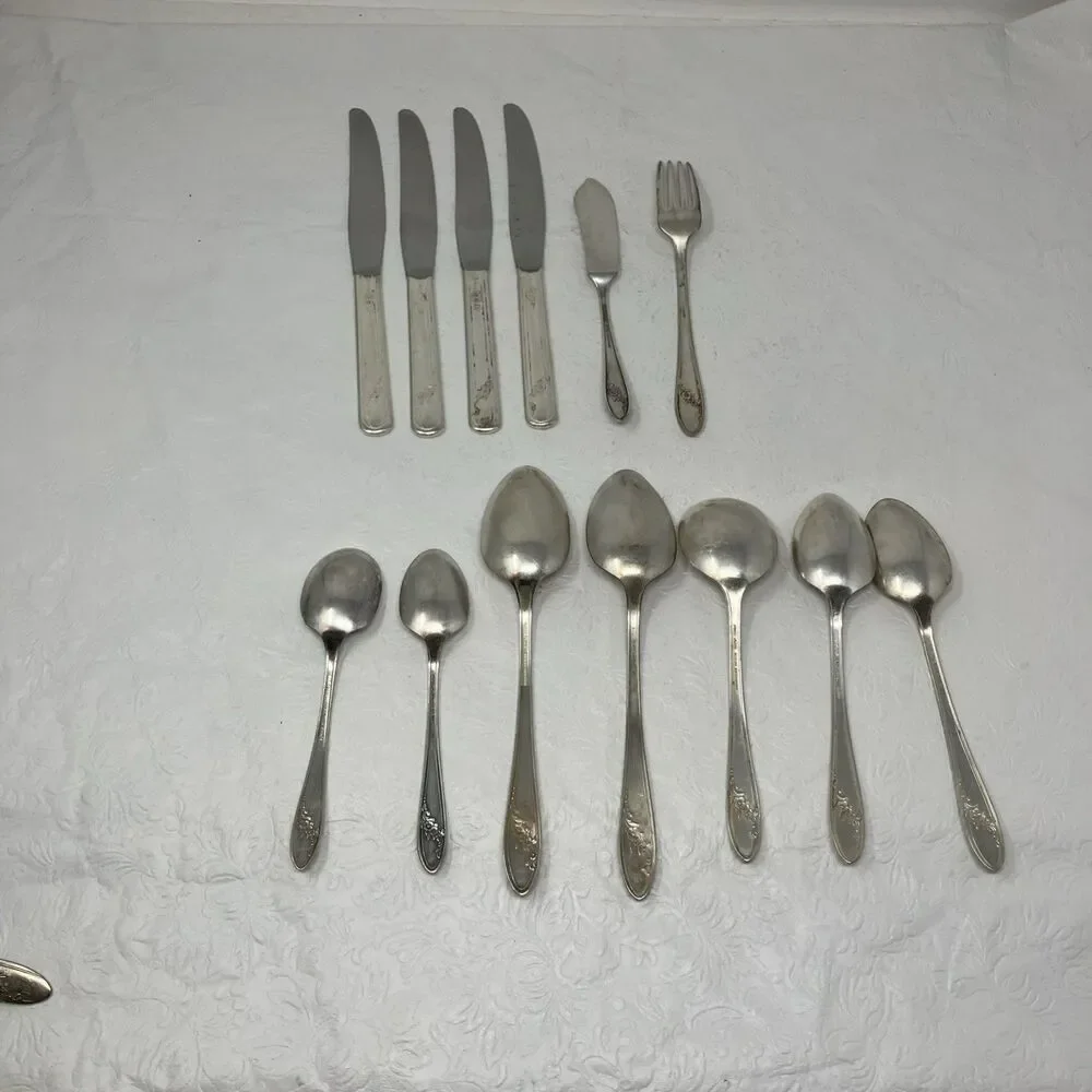Tudor Plate Oneida Community QUEEN BESS II Mixed Lot of 13 Knife Spoon Fork